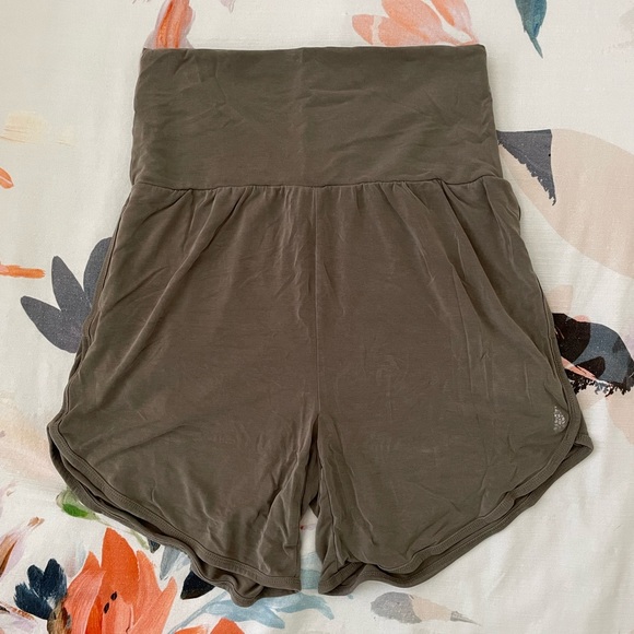 Free People Rebound Short army - Picture 7 of 7
